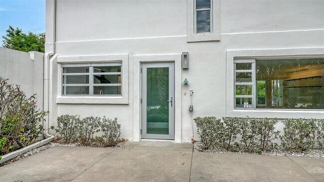 Building Photo - 7665 Sanderling Rd