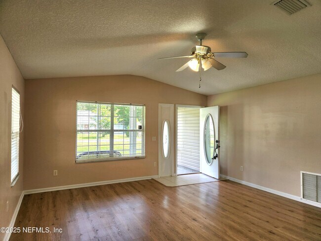 Building Photo - 37127 Lorena Dr