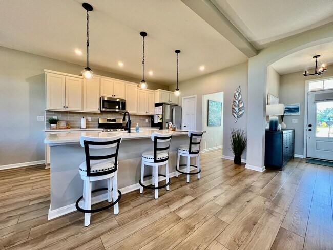 Building Photo - Fully Furnished Executive Miamisburg Home