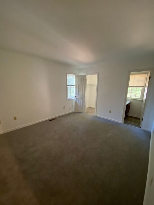 Building Photo - 1700 Taft Pl