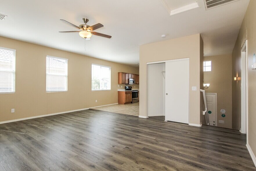 Building Photo - 5143 W Albeniz Pl