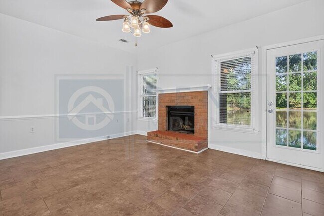 Building Photo - Beautiful Condo Available
