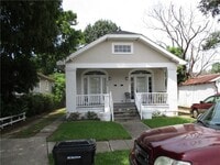 Building Photo - 825 Greenwood Dr