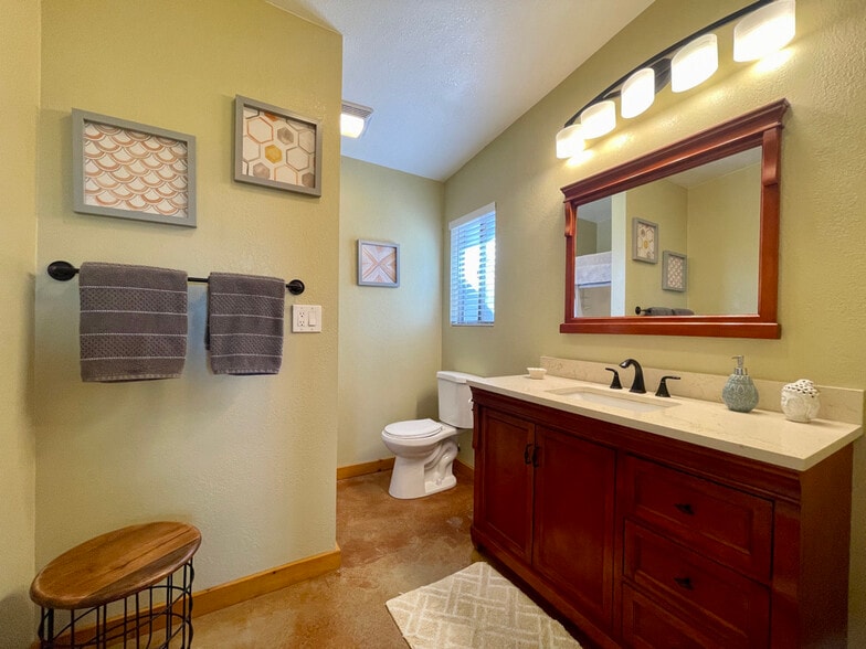En Suite Primary Bath - 6564 Pine Spring Ave