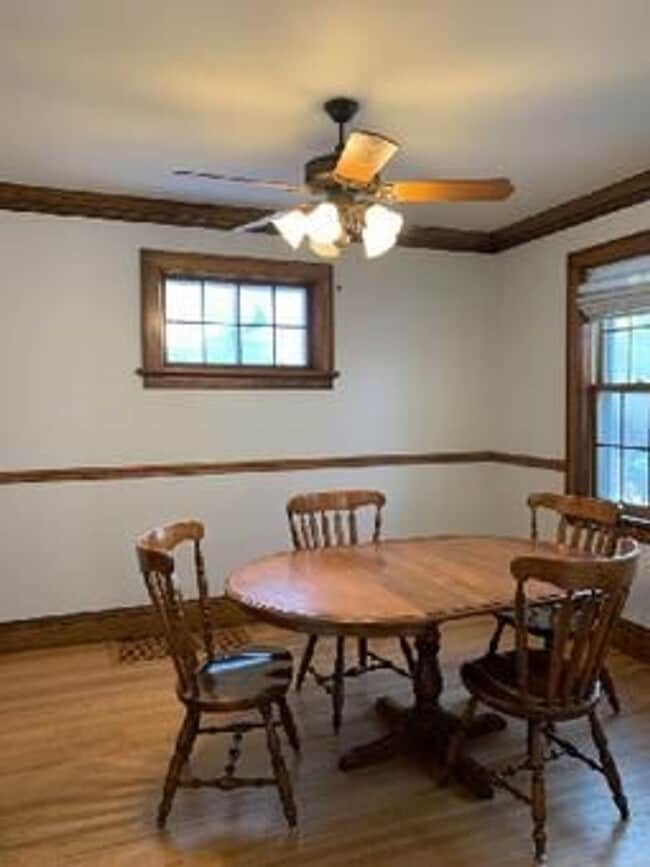 Building Photo - AVAILABLE AUGUST -  3 BED 2 BATH