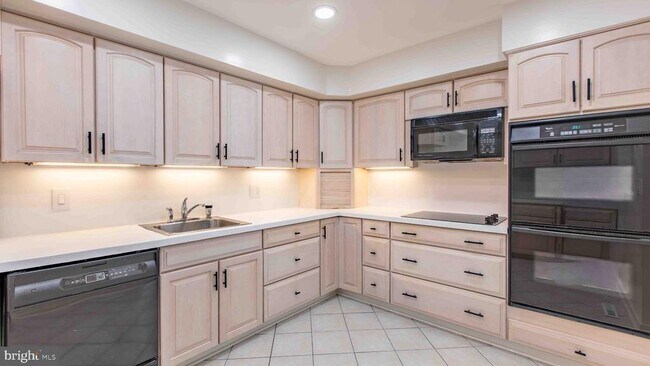 Building Photo - 29 Stonehenge Cir