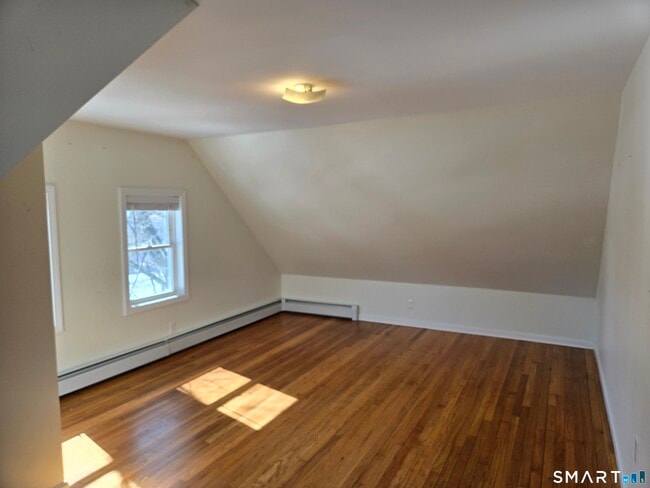 Building Photo - 674 Main St