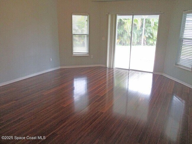 Building Photo - 935 Southlakes Way SW