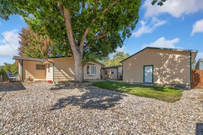 Building Photo - 3 Bedroom Ranch Home North of Lake Loveland