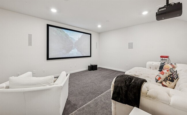 Building Photo - 5008 Statesman Ln