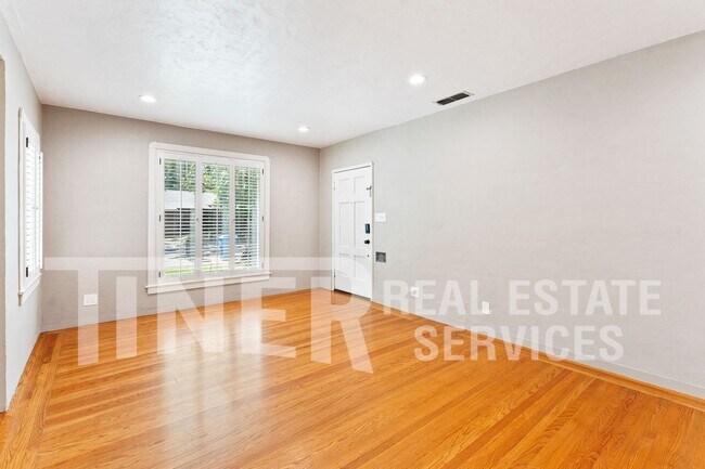 Building Photo - 1067 Perkins Way
