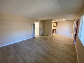 Building Photo - 329 Auburn Way