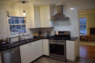 Building Photo - 4 bedroom British Woods Rental