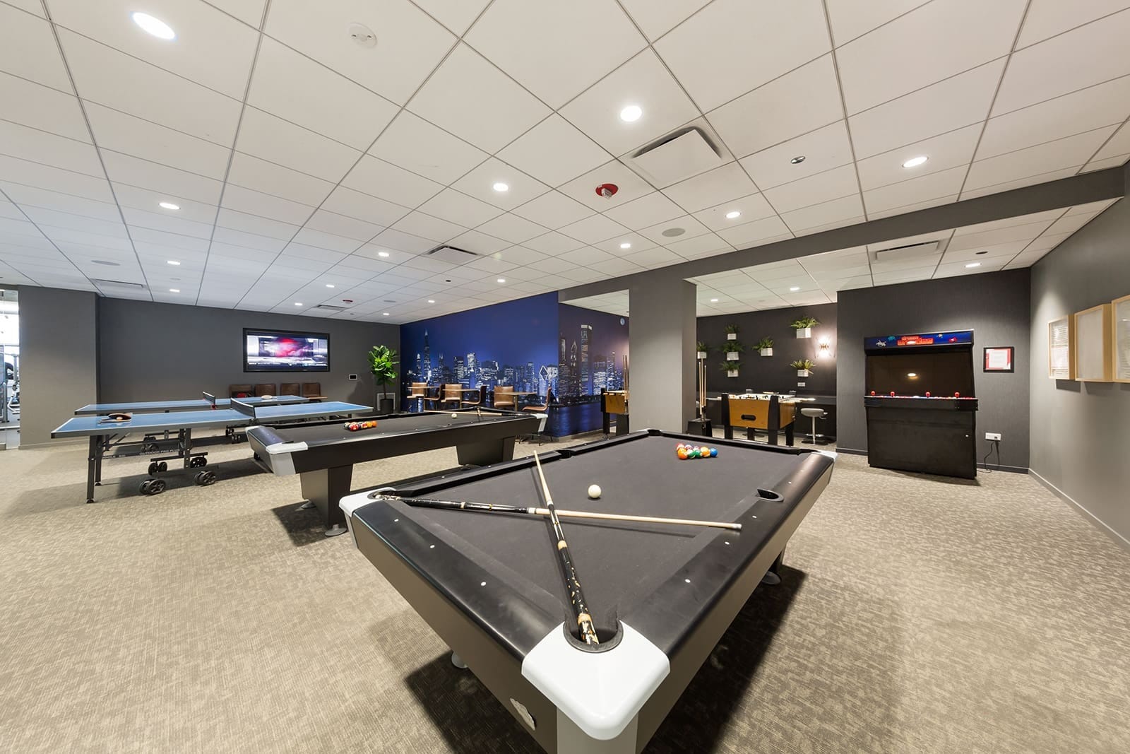 Building Photo - 320 E Ontario St