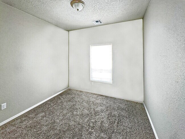 Building Photo - Newer Home in Mountain Hawk