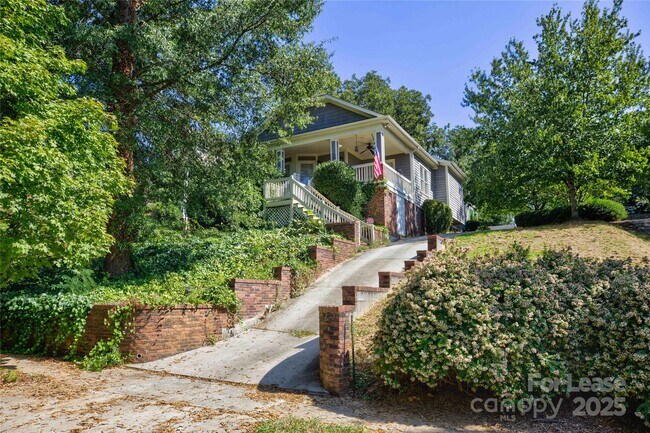 Primary Photo - 909 Woodruff Pl