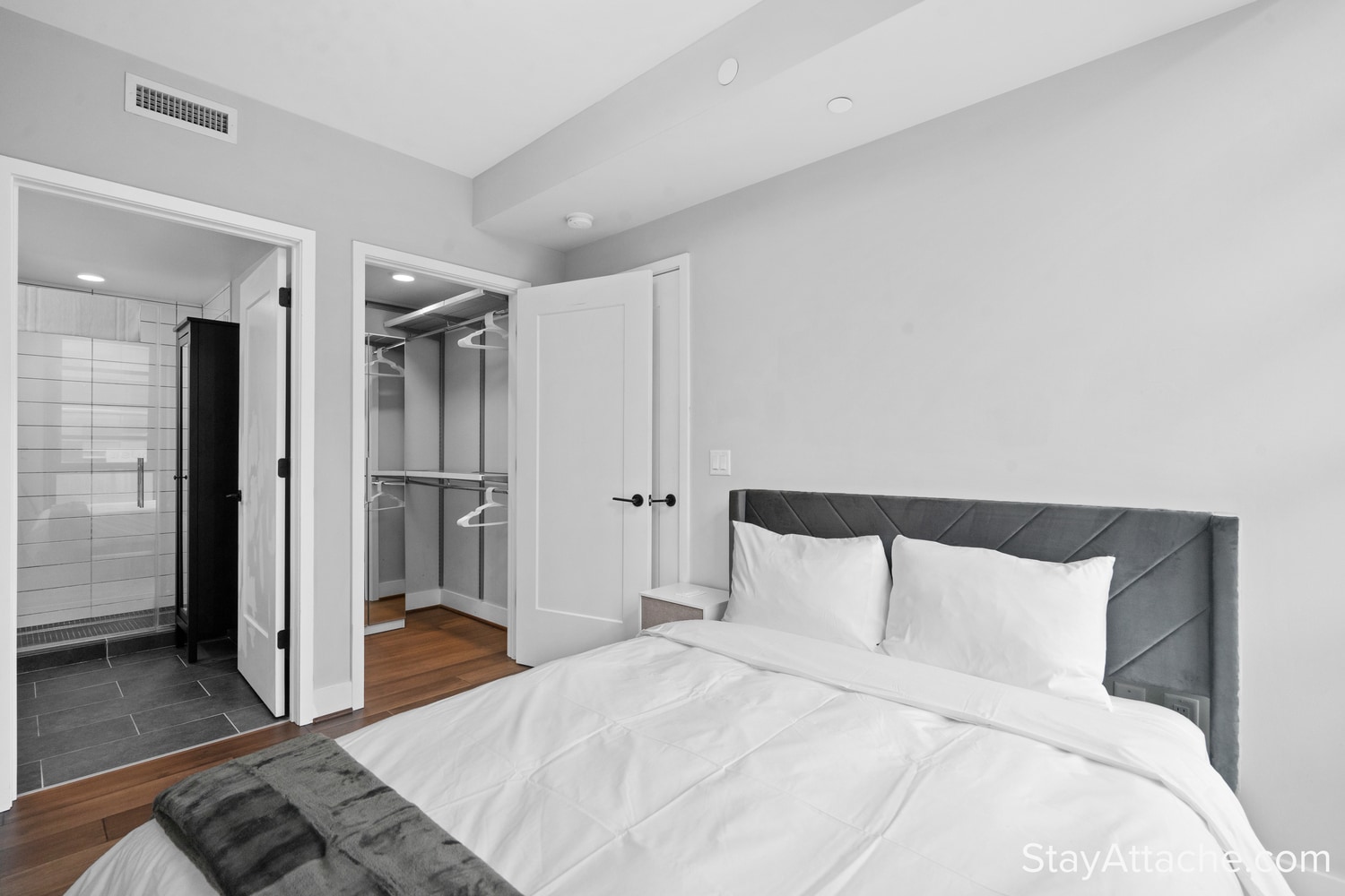 Building Photo - 1300 4th St SE