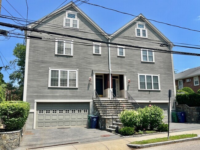 Building Photo - 141 Pearl St