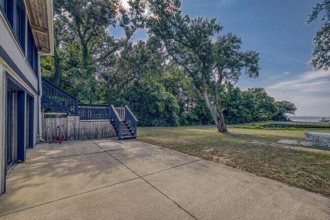 Building Photo - 4811 Soundside Dr