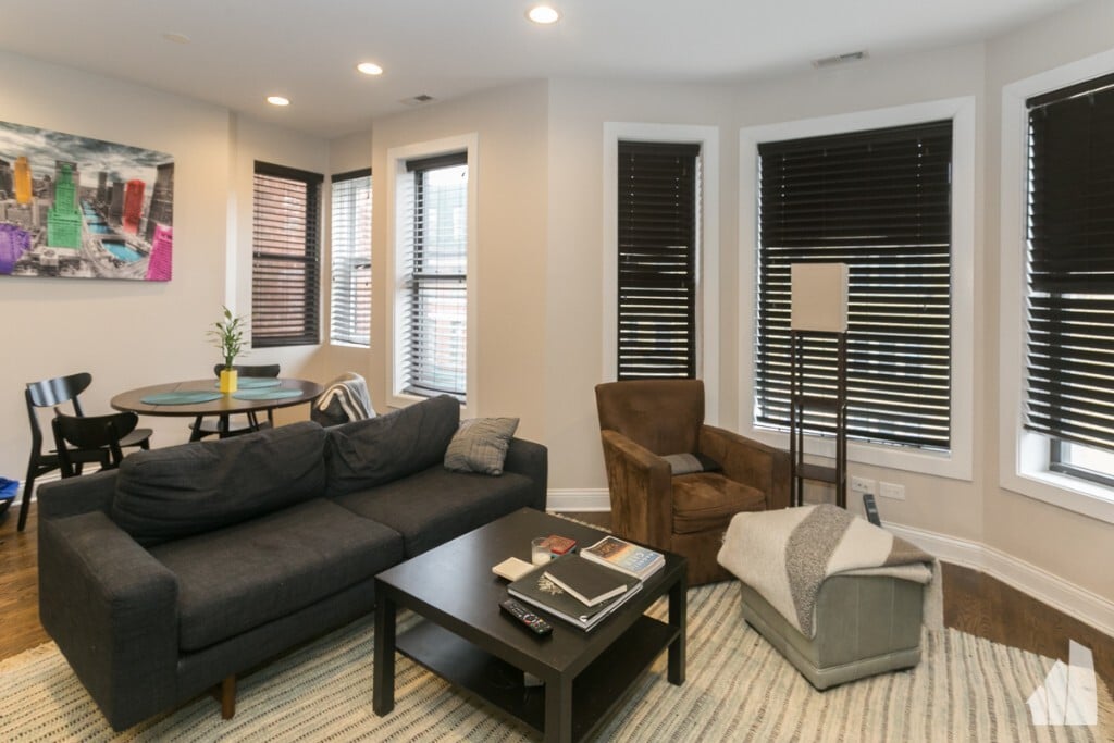 Building Photo - 1218 W Diversey Pky