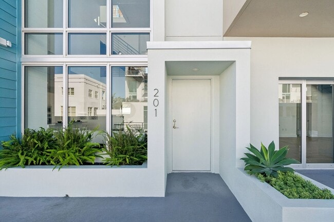 Building Photo - 1343 4th St