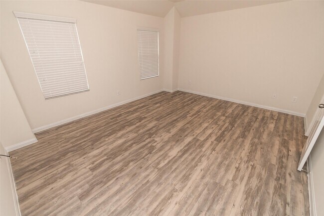 Building Photo - 9615 Schouten Dr