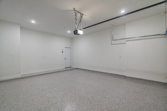 Building Photo - 152 Red Cascade Trl