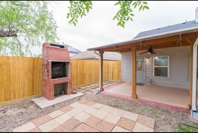 Building Photo - 3223 Legends Creek Dr