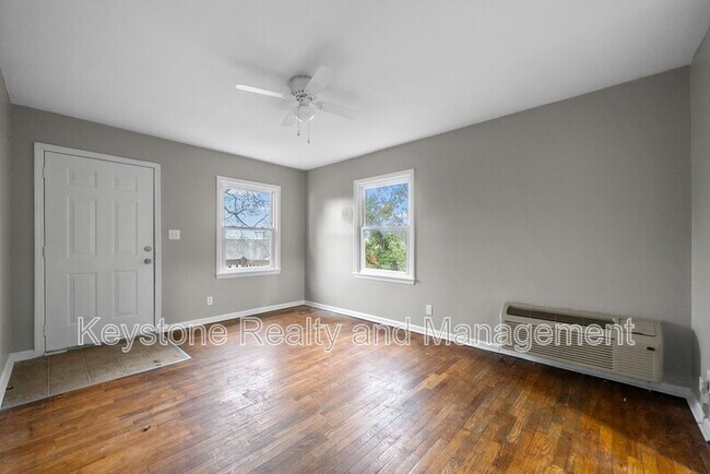 Building Photo - 1525 Ferrel Street