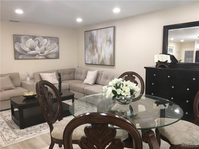 Building Photo - 700 Fern Ave W