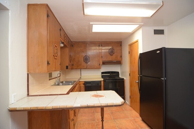 Building Photo - Charming 3 Bedroom 2 Bath House Plus Bonus...