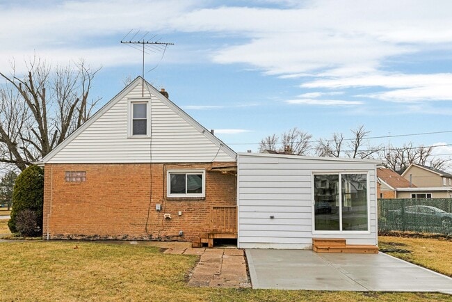 Building Photo - 6831 79th Ave