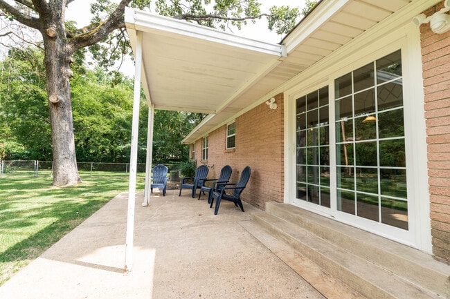 Building Photo - 6924 W Markham St