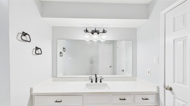 Building Photo - 1107 Verret Ln