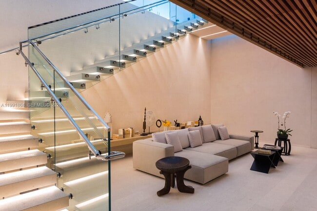 Building Photo - 10203 Collins Ave