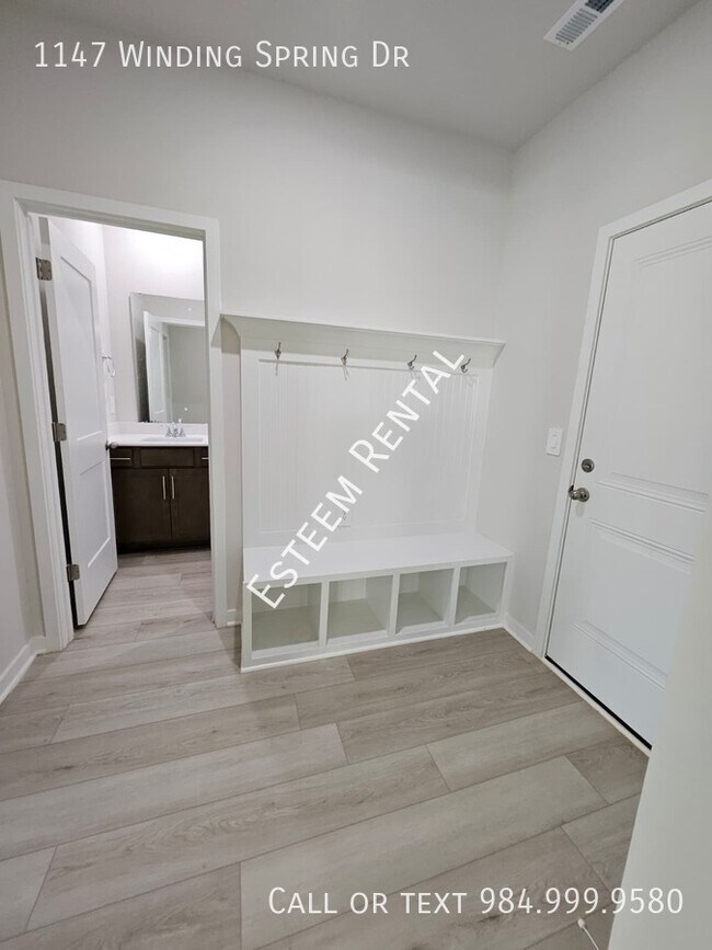 Building Photo - 1147 Winding Spg Dr