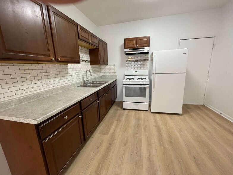 Building Photo - 3653 N Pulaski Rd