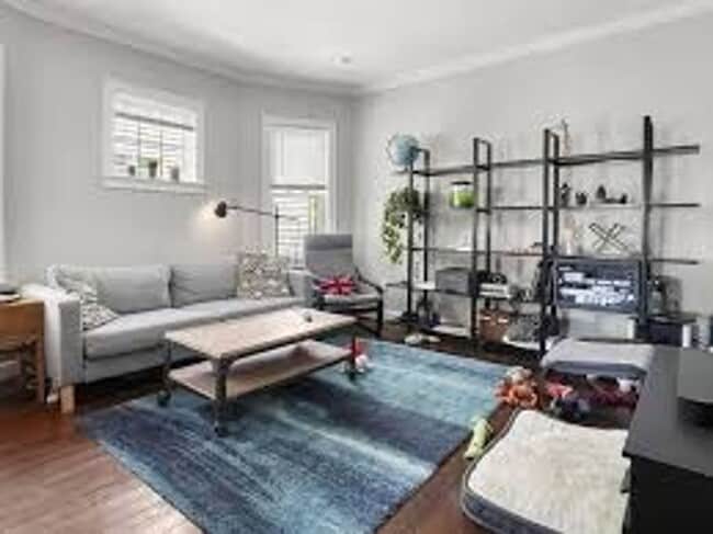 Building Photo - No Brokers Fes, Steps from Orange Line Stop, Eat-in Kitchen, Central Heat/AC, Laundry on a Site