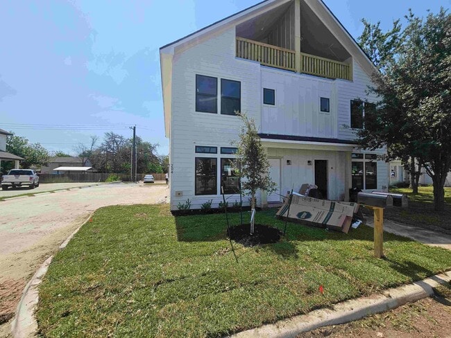 Building Photo - 204 Fidelity St