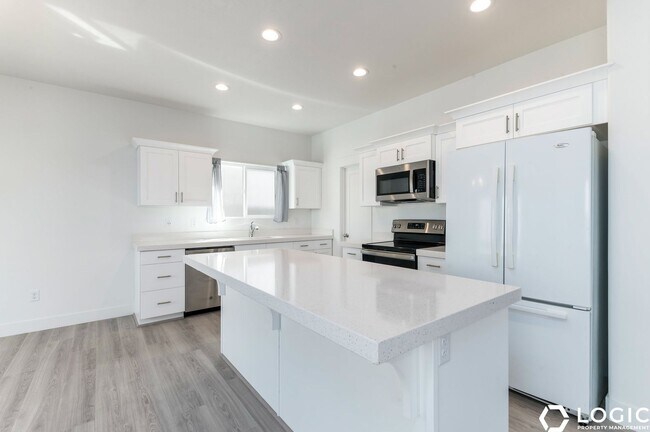 Building Photo - 5075 Rustic Patch Rd
