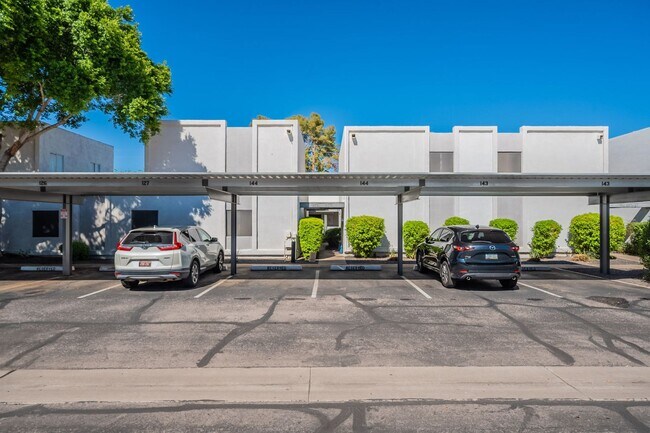 Building Photo - Less than 2 miles from Old Town Scottsdale!