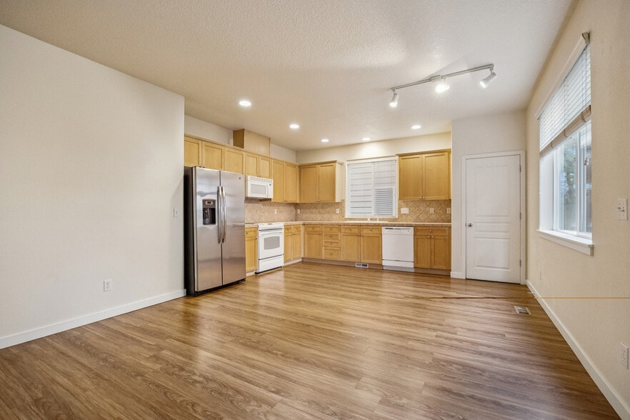 kitchen - 325 NW 209th Ave