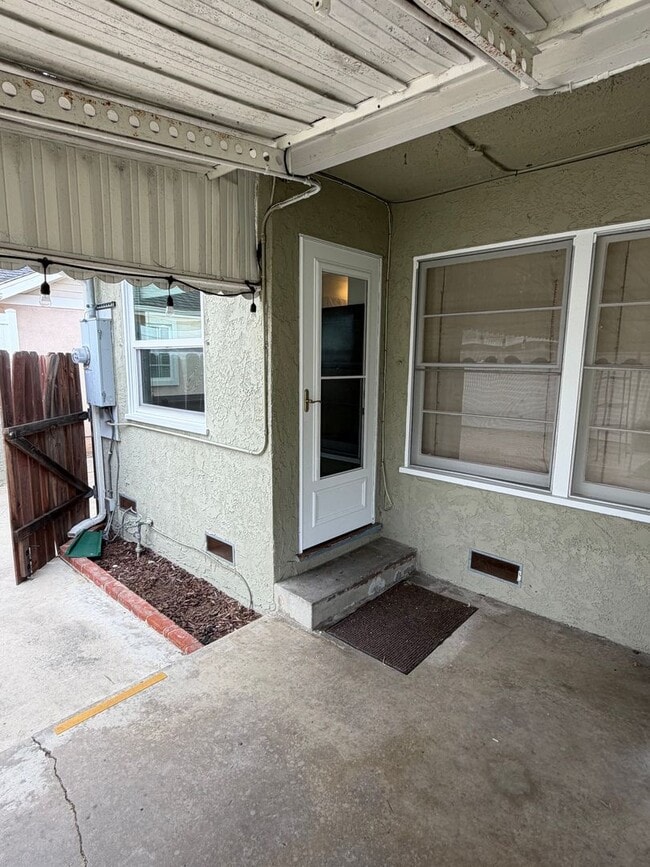 Building Photo - 3-Bedroom Home for Rent in El Camino Village | 2-Car Garage & Private Backyard