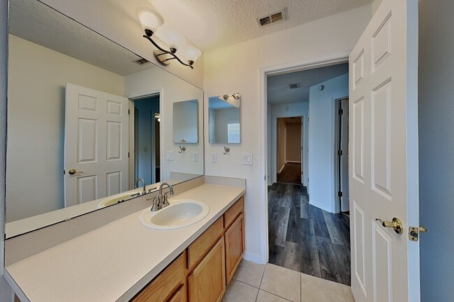 Building Photo - 9525 Southern Garden Cir