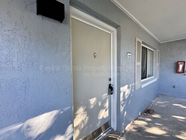 Building Photo - 120 Blue Pointe Way