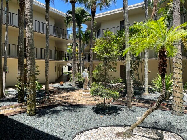 Building Photo - 5130 Las Verdes Cir