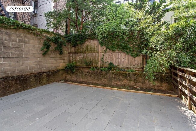 Building Photo - 634 3rd St