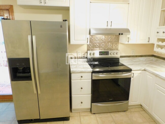 Building Photo - Charming 3 Bedroom/1.5 Bath in Browns Summ...