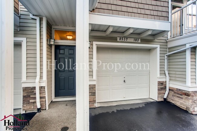 Building Photo - Experience Comfort and Style in This Elegant Murrayhill Townhome!
