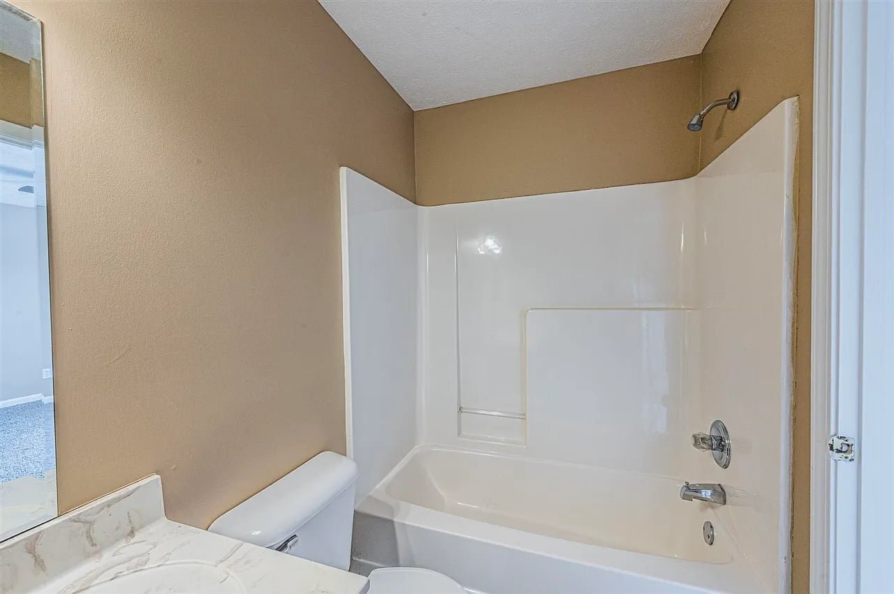 Building Photo - 126 Candle Ct